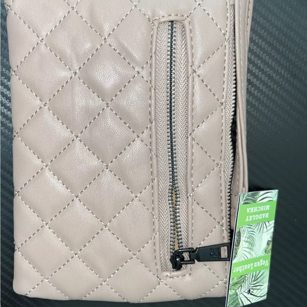 Badgley Mischka Quilted Card Holder Wallet Wrislet In Taupe retail $39 Vegan - Picture 4 of 5